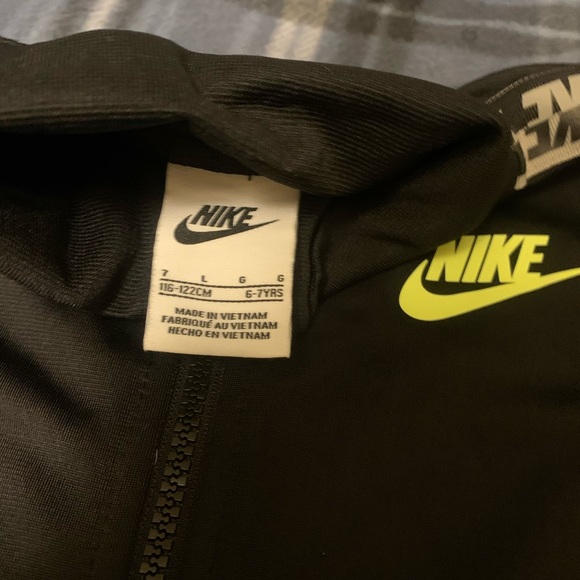 Nike Jogger Set (boy) - Picture 3 of 3